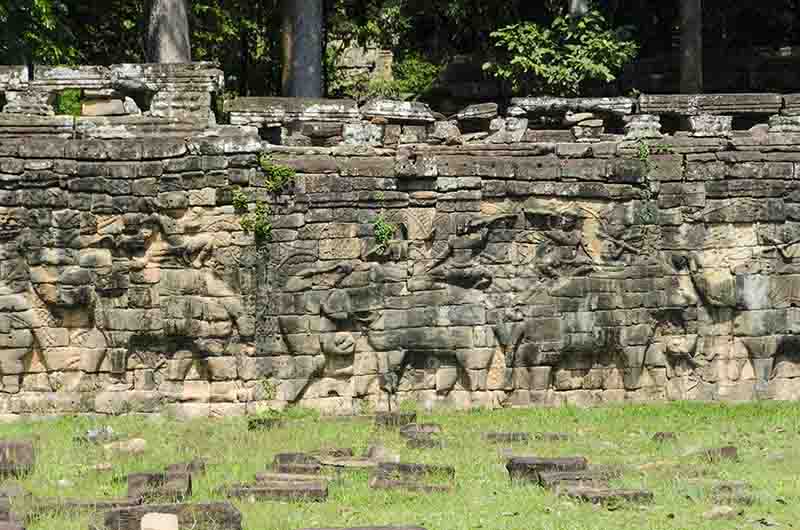 70 - Camboya - Angkor - ciudad de Angkor Thom - terraza de los elefantes